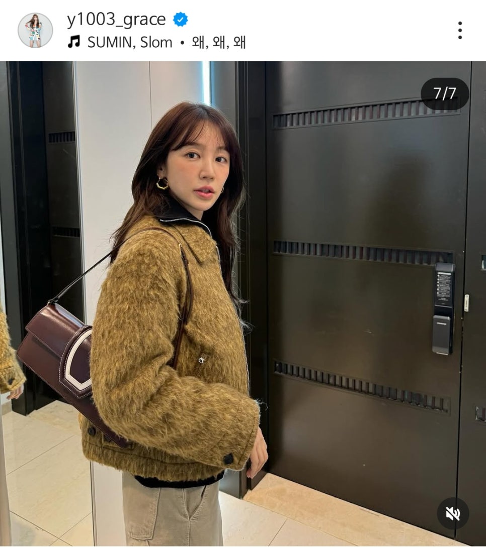 나이는 나만먹네? 윤은혜 자켓룩! 연예인 패션트렌드는 롱보단 숏, 미니멀한 꾸안꾸룩