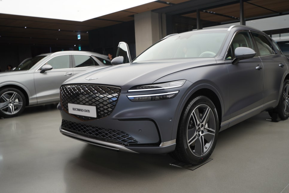 2025 제네시스 GV70 일렉트리파이드 페이스리프트 전기차 출시 (국산 중형 SUV 주행거리)
