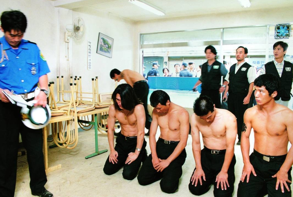 영화리뷰 공공의 적 1 줄거리 결말 정보 넷플릭스 추천 한국 청불 범죄 액션 시리즈 명작