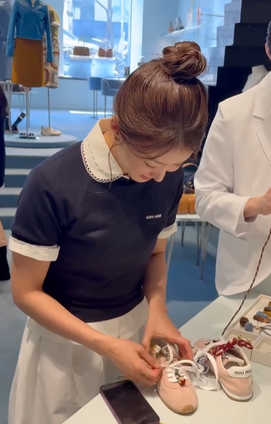 응원하는 이시영 미우미우 30대 40대 가방 브랜드 숄더백 가격은?