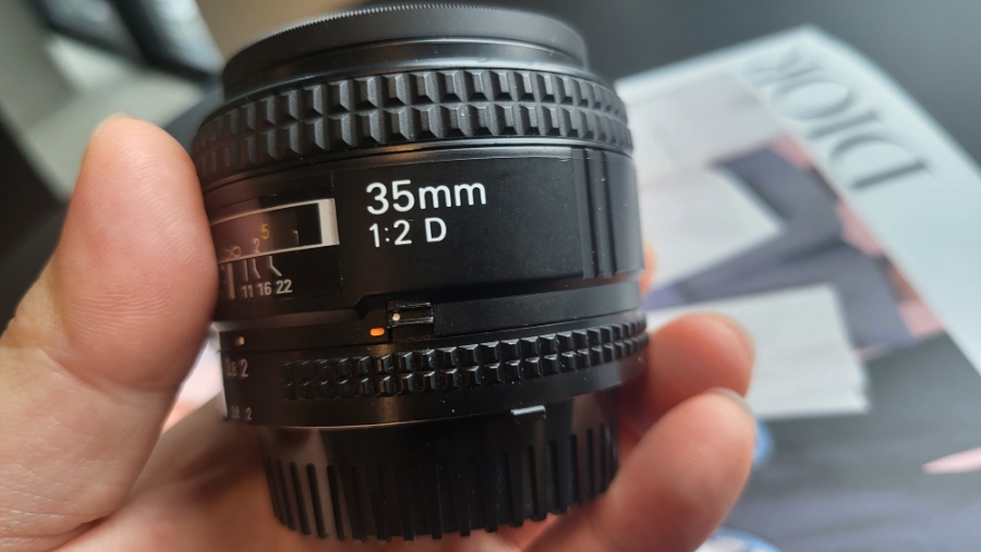 니콘 35mm f2D AF렌즈 판매합니다