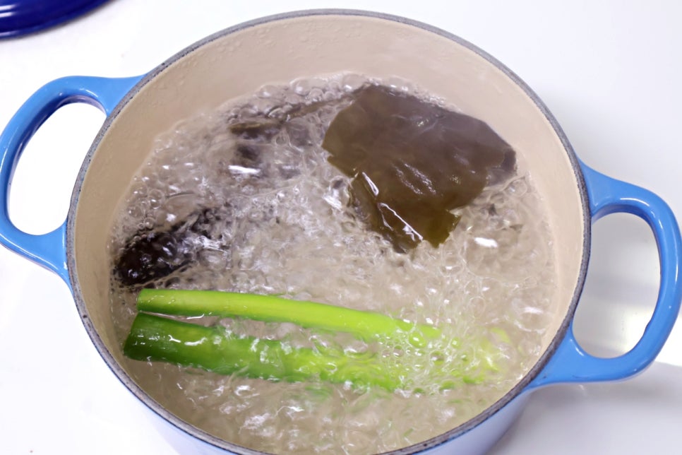 팽이버섯 된장찌개 레시피 두부 애호박 된장찌개 끓이는법