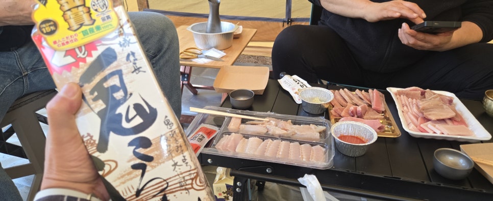 눈내리는 봄날, 진안 용담 섬바위에서 노지캠핑