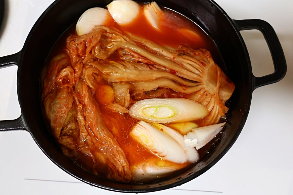 고기없는 김치찜 레시피 들기름 묵은지 김치찜 만들기