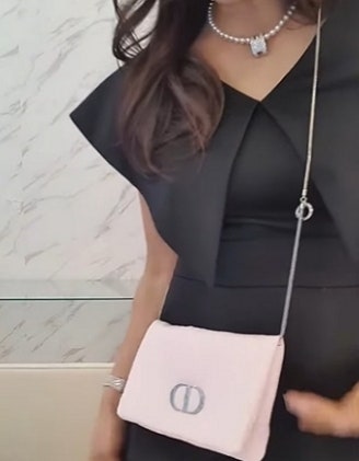 자녀 학비 12억 쓰면서 명품 사은품 되팔고 난리 난 여배우
