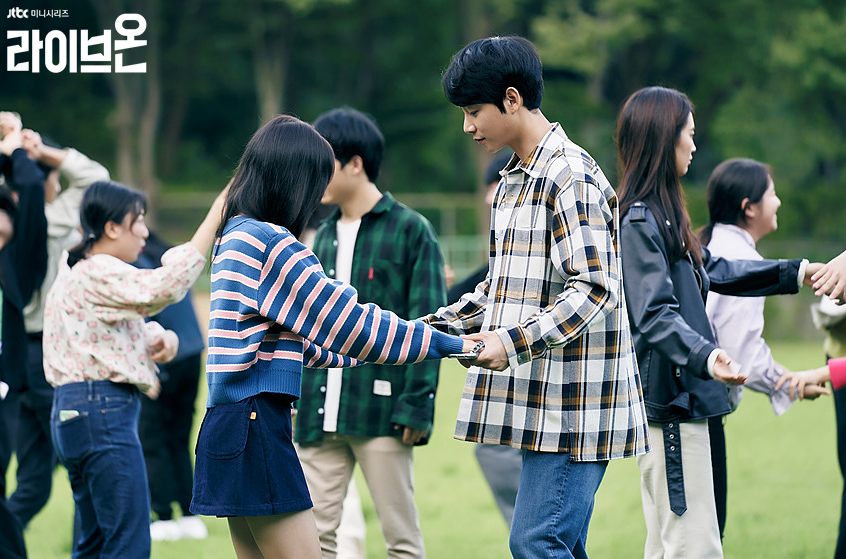 드라마 라이브온 황민현 정다빈 하이틴 로맨스의 진수