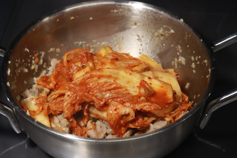 돼지 목살 김치찌개 레시피 돼지고기 김치찌개 맛있게 끓이는법
