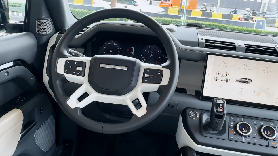 "캠핑 여행에 감성까지 채워주는 SUV" 랜드로버 디펜더 130