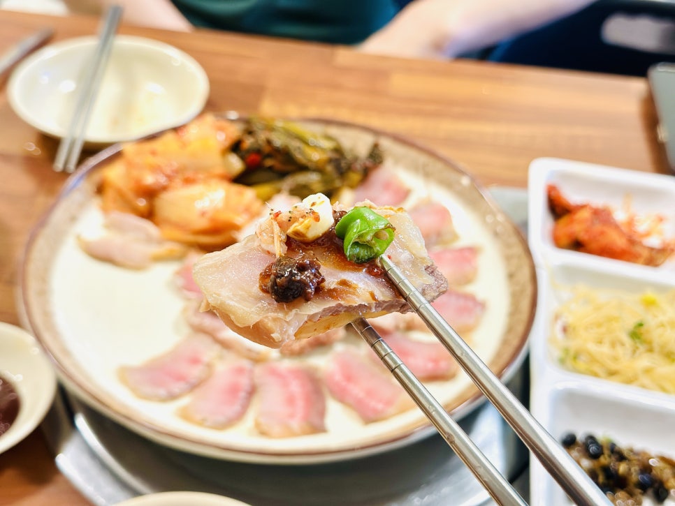 광화문 맛집 골목집 김치찌개 홍어삼합 수육 안주 잘 하는 곳