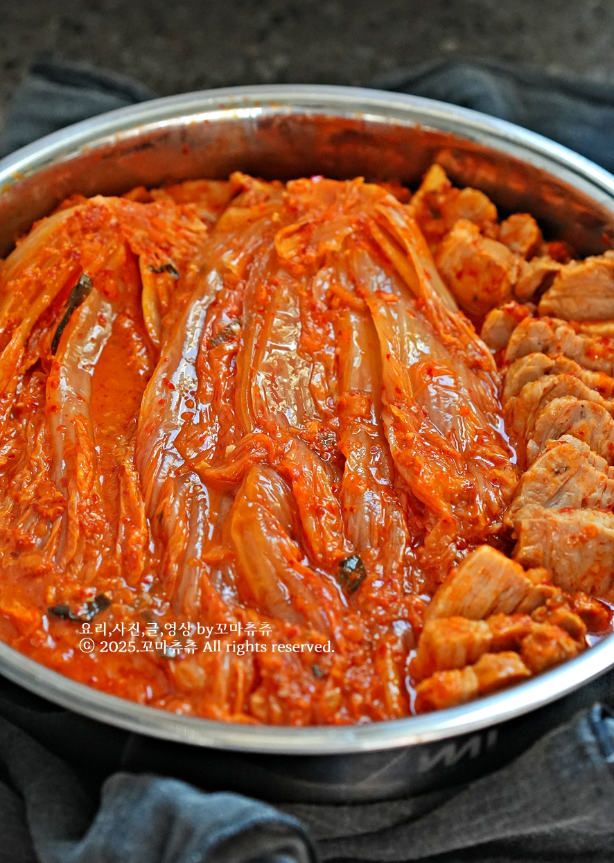 돼지고기 김치찜 레시피 초간단 통삼겹 묵은지 김치찜 만들기