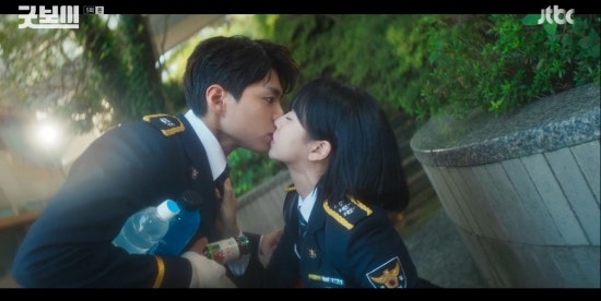굿보이 김소현♥박보검 첫 키스 JTBC 로맨스 정점 찍었다