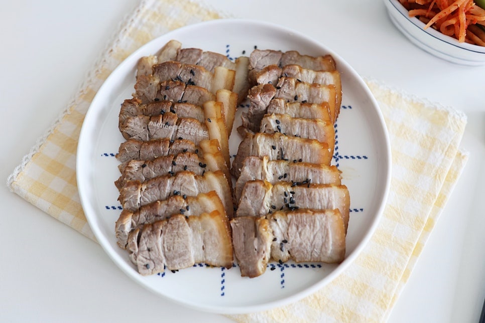 돼지 삼겹 수육 맛있게 삶는법 무수분 수육 레시피