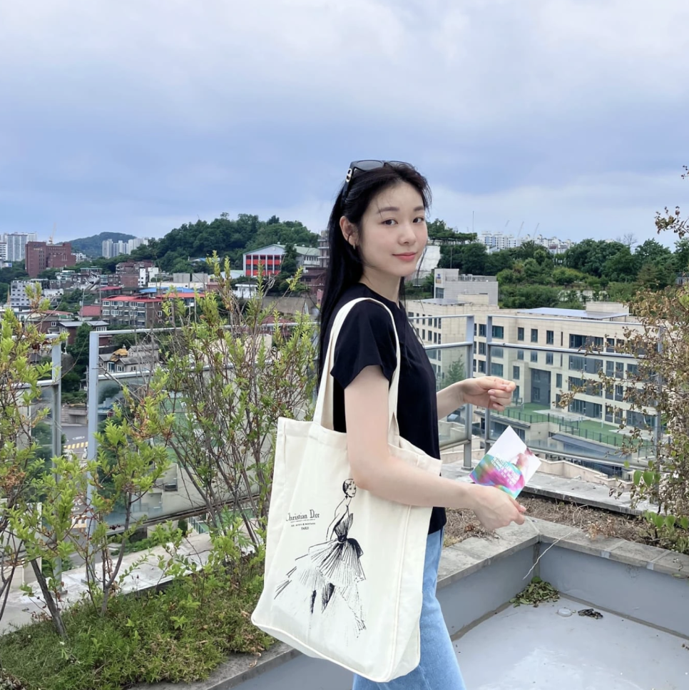 김연아 7만원대 디올백 난리난 에코백 구하는 방법