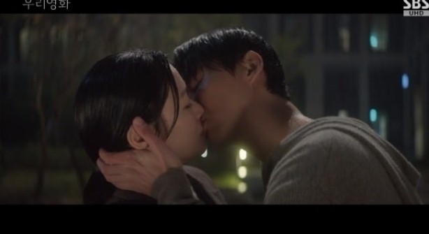 남궁민·전여빈, 빗속 키스 장면에 심쿵 ‘우리영화’ 감정선 최고조 찍었다!