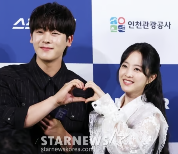 이정하 박보영, 청룡 핸드프린팅 현장 공개! 스타들의 빛나는 순간