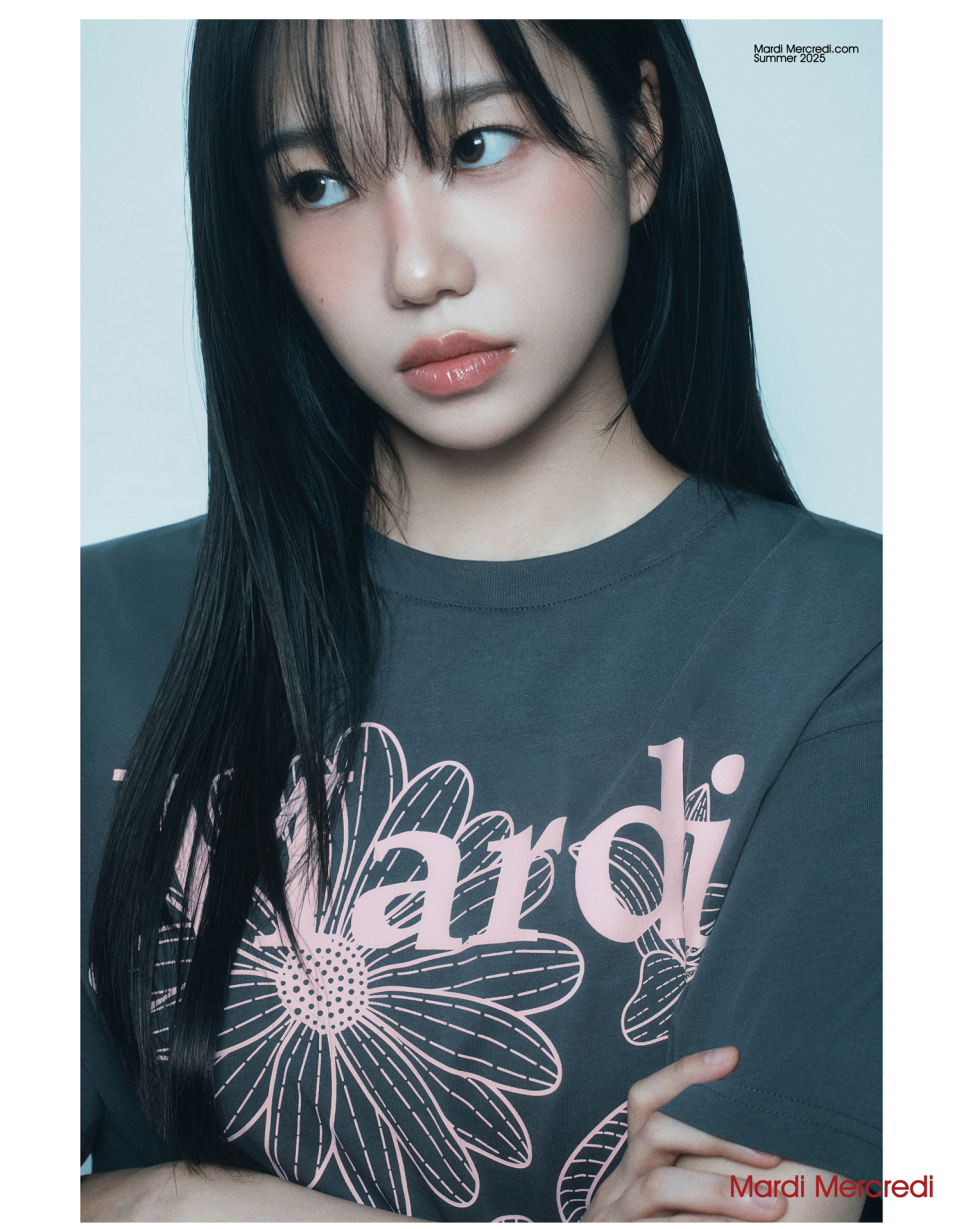 마르디 메크르디 MARDI MERCREDI 트리플 플라워 컬렉션 조유리 화보의 여자 반팔 티셔츠 스커트