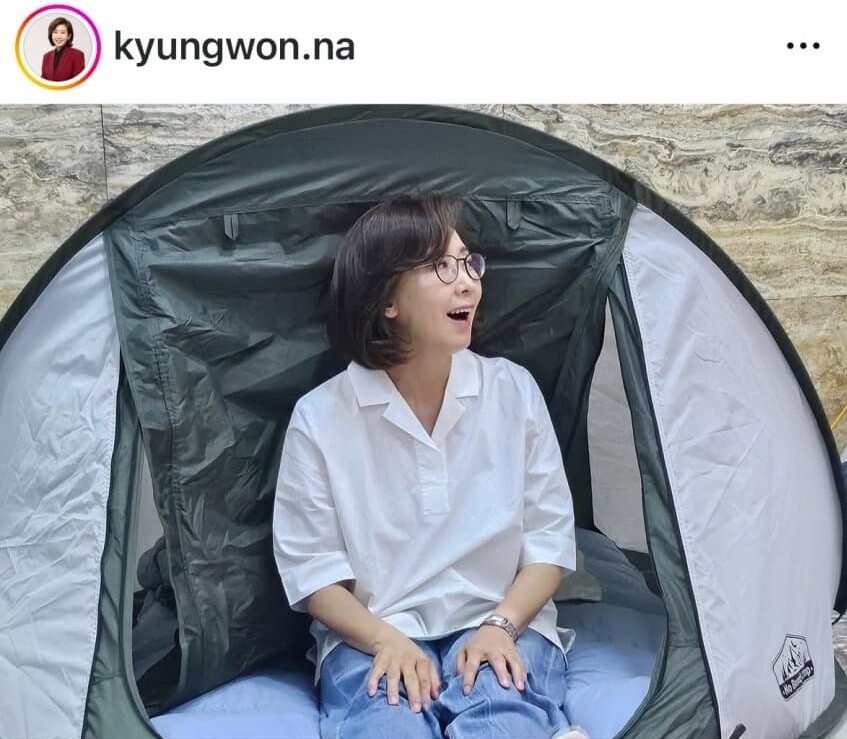 나경원 '피서 농성' 당내서도 쓴소리…"보여주기식 정치 한심"