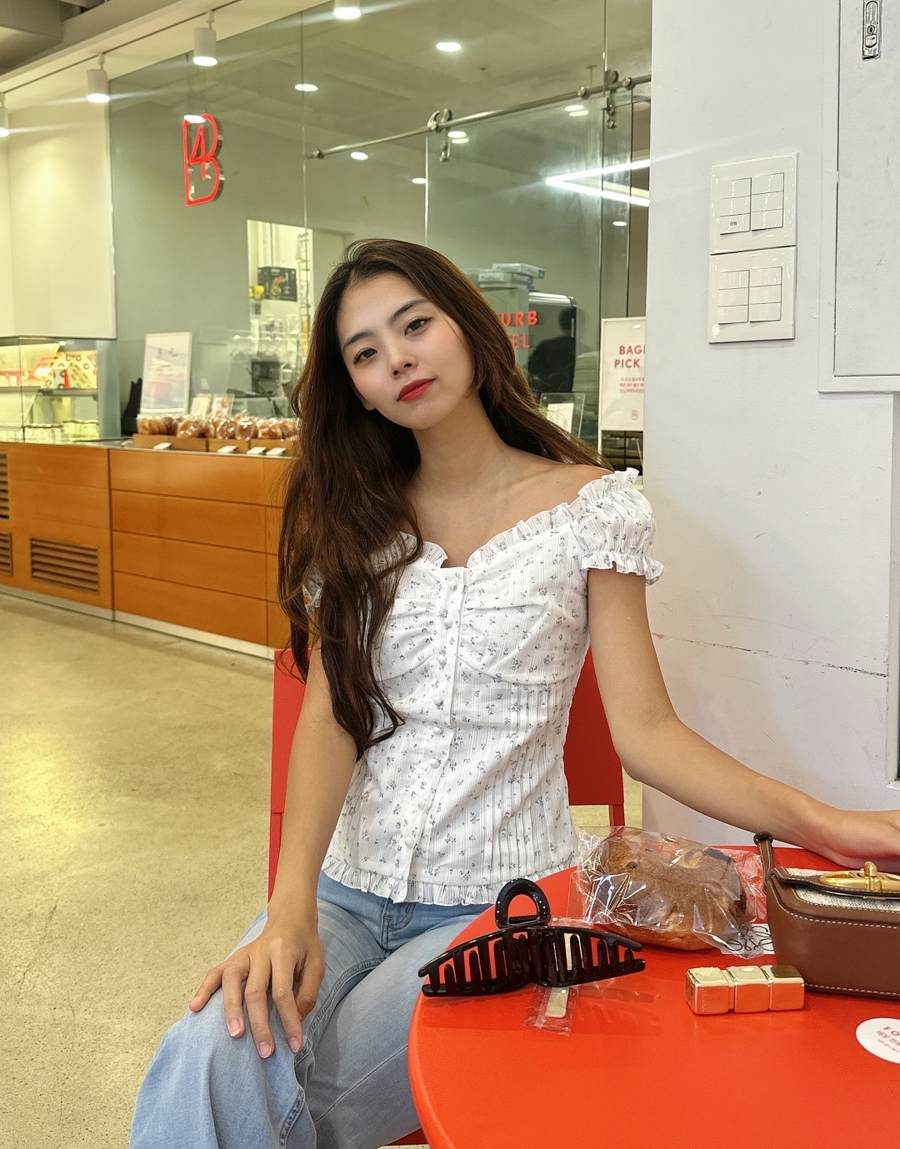 제니 블라우스 이나연 패션 라츠유, 오프숄더 여름 블라우스 코디❤️