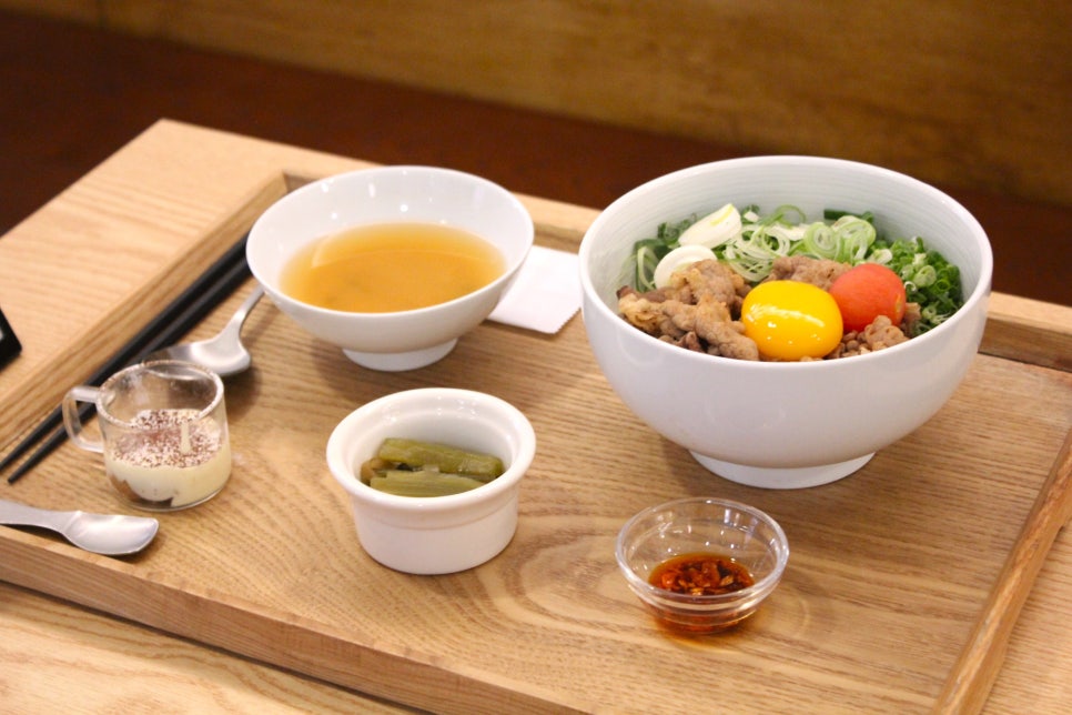 성수동 일식 맛집 덮밥 하나로 직장인 섭렵한 ‘오후