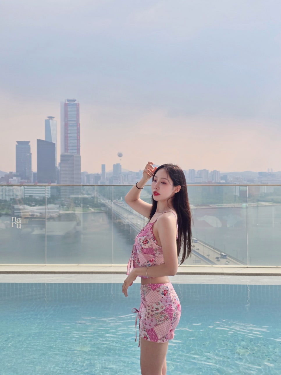 루프루프 탱키니 비키니 체형보정 수영복 후기 호텔나루 엠갤러리 수영장