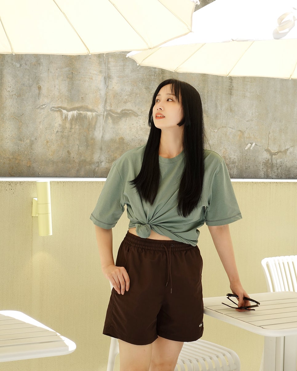 휴양지 수영복 여성 반팔티 스윔팬츠 편한 디스커버리 메리제인운동화 코디