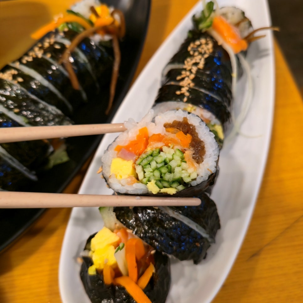 여의도 김밥 추천 킴스라이스 맛있어! (야채&연어)