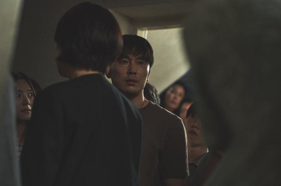 영화리뷰 84제곱미터 출연진 결말 범인 후기 정보 넷플릭스 최신 신작
