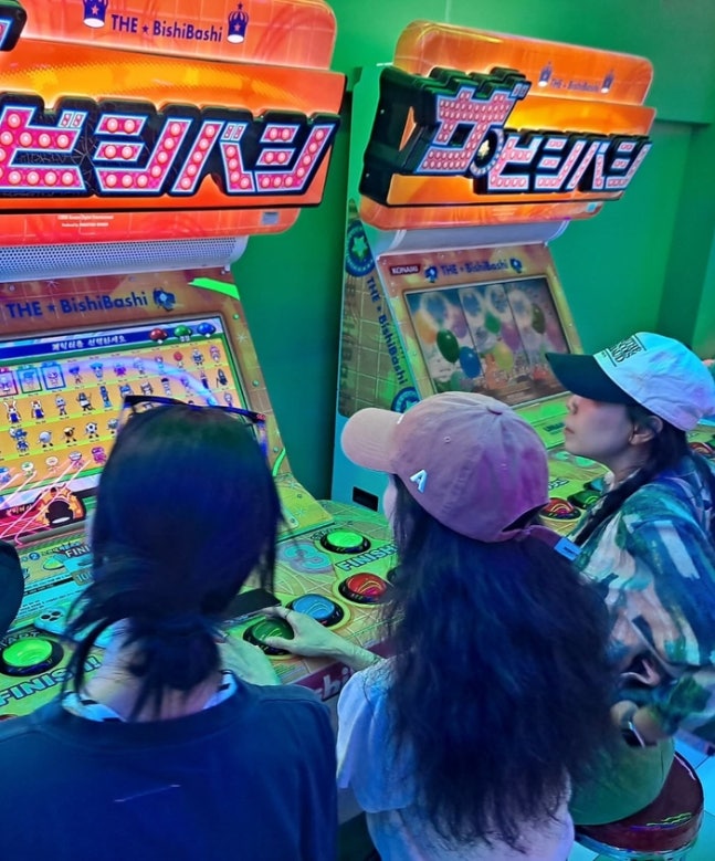 서울 무더위에 깜짝 놀란 정려원, 감각적인 일상 패션까지 화제!