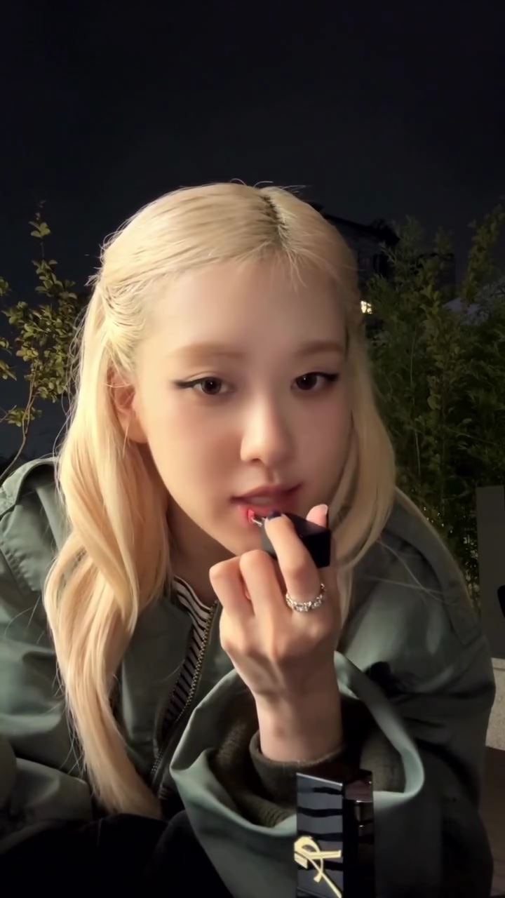 블랙핑크 로제 인스타그램에서 직접 소개한 최애 메이크업 제품 : 입생로랑 뷰티 신상 틴트 & 쿠션 정보