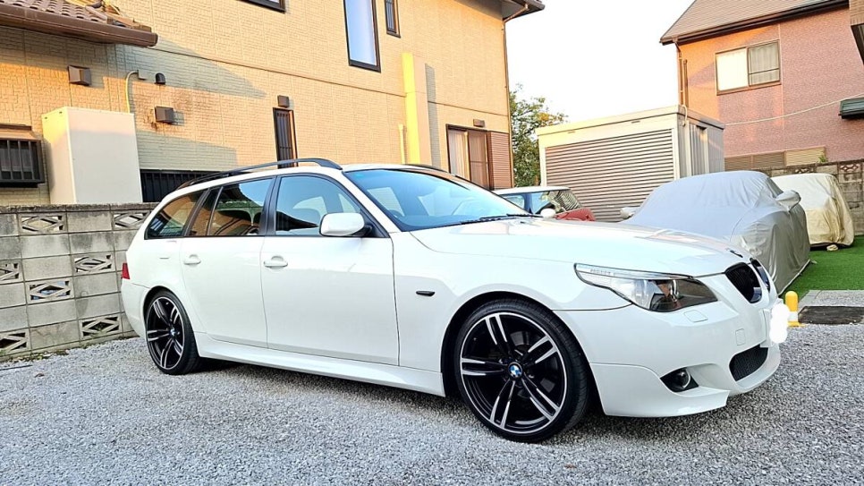 BMW E61 5시리즈 투어링 레어하네요~