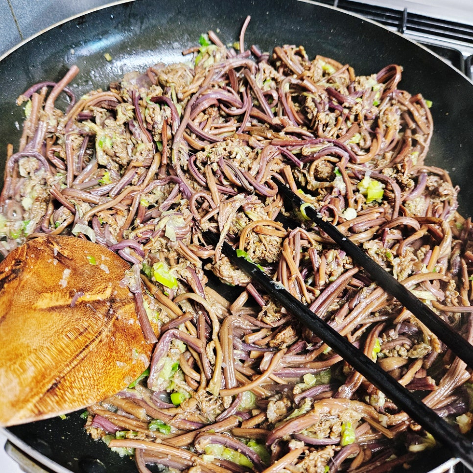 고사리나물 고사리볶음 건고사리요리 고사리들깨가루볶음