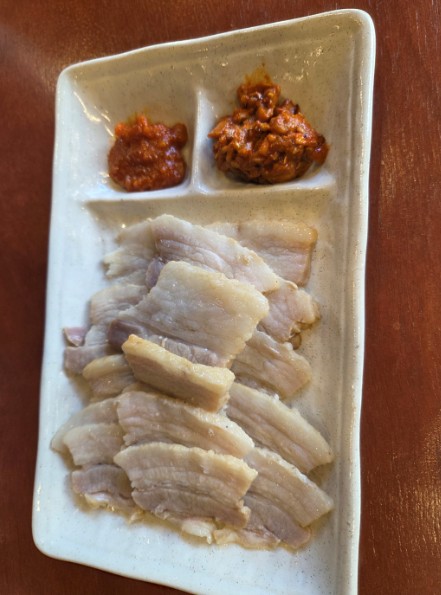 부산 시청 맛집 혼밥하기 좋은 동동국밥 우동순대국밥과 수육 솔직 후기