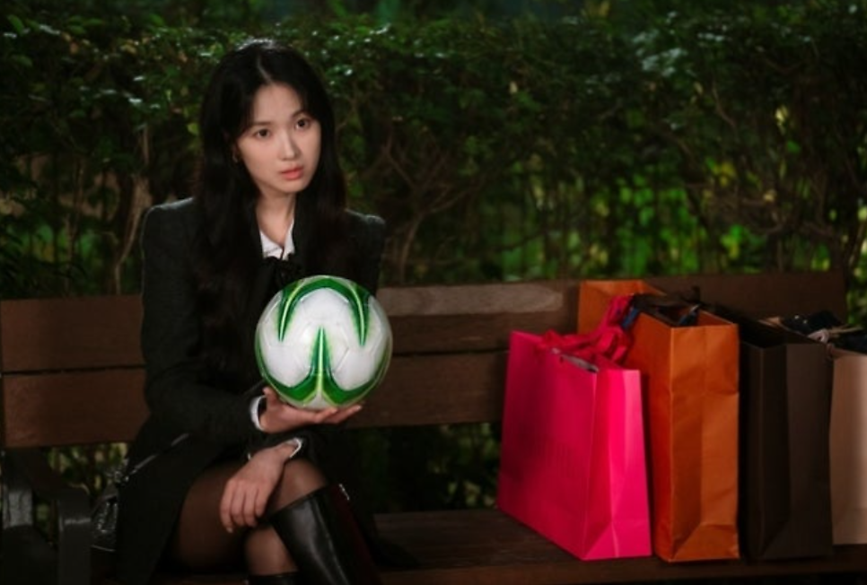 김혜윤 MZ 구미호 매력 출격이 만든 첫 공기의 결 변화 지점