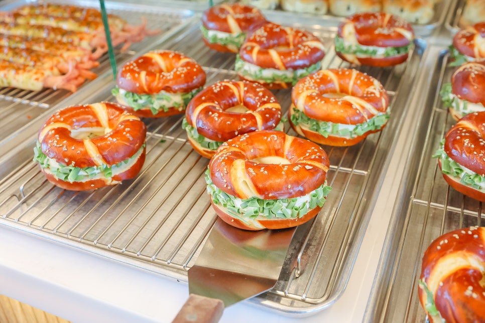 가평 대형 베이커리 카페 자잠157 북한강 뷰와 소금빵으로 완성되는 힐링 맛집