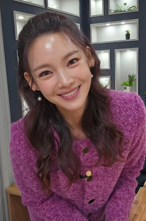 "이혼 8년 만에 새출발..." 미래가 불안했다는 47세 여배우 여자 긴머리펌 머리스타일