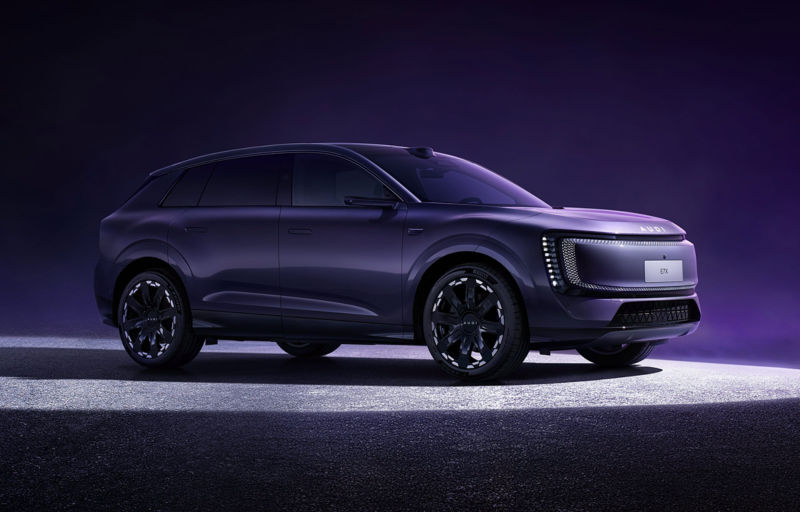 팰리세이드보다 크고 엠블럼도 뗐다? 아빠들 난리 난 ‘이 SUV’의 정체
