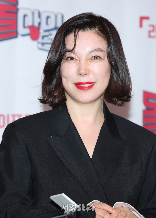 "이게 되네.." 여배우들의 기상천외한 목주름 없애는법